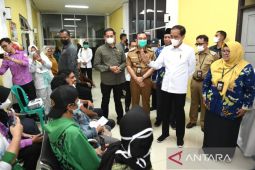 Widodo instructs to repair stadium wall damaged by helicopter