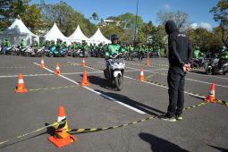 Ribuan mitra Gojek Bali dilatih kiat aman berkendara