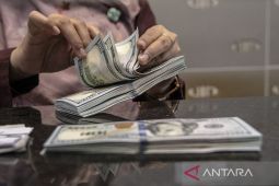 Dolar naik tipis karena investor tunggu data inflasi