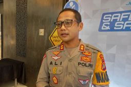 Pemotor gunakan telepon dibolehkan jika pakai headset