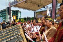 Buka acara PSBD Asahan, Gubsu bagikan tablet kepada ketua etnis