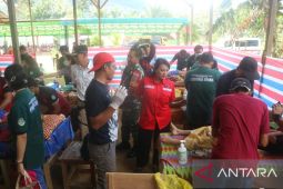 DPD PDIP Kalbar gelar sunatan massal di Senakin