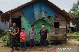 TNI bedah rumah warga tidak layak huni di Singkawang Timur