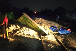 KA Gajayana tertemper di antara Stasiun Baron - Kertosono
