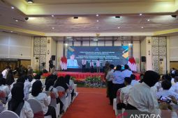 Pemkot Surabaya serahkan ribuan SK Guru PPPK