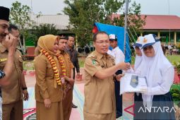 Pemkab Mukomuko mulai bagikan seragam sekolah gratis