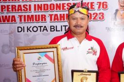 Wali Kota Madiun terima penghargaan pembina koperasi