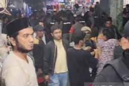 Tolak direlokasi, pedagang dan Satpol PP terlibat bentrok di Lhokseumawe