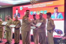 Gubernur: Manokwari jadi kabupaten pertama di Papua Barat siap biayai pilkada