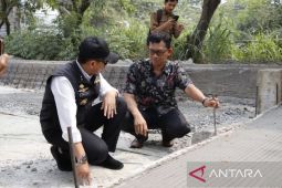 Pemkab Bekasi tinjau pembangunan jalan pastikan spesifikasi