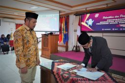 Athoilla dilantik jadi komisioner KPU Jatim gantikan Arbayanto