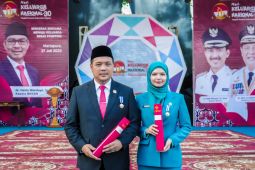 Wali Kota Aditya dan Ketua TP PKK Vivi Zubedi terima penghargaan Manggala Karya Kencana