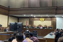 Hakim tolak eksepsi Irwan  Hermawan dkk terkait korupsi BTS