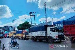 Personel Kodim Rejang Lebong tertibkan puluhan kendaraan batu bara