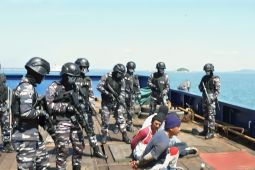 Tim VBSS Pangkalan TNI AL (Lanal) Babel berhasil membekuk Perompak di Perairan Tanjung Gudang