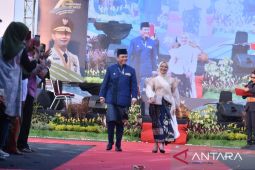 ASN mendadak tampil jadi model kenalkan Batik Bekasi