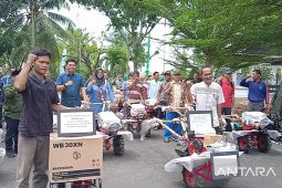 Kelompok tani di Batanghari terima bantuan alat pertanian