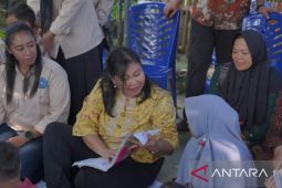 Pj Ketua TP PKK Babel beri edukasi singkat kepada orang tua Desa Lubuk Pabrik