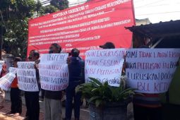 Penjual rujak di Kediri tolak rencana eksekusi rumah