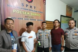 Unit Pratoli Polsek Baros tangkap tujuh oknum pelajar bawa senjata tajam