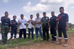 PT Timah-TNI bangun MCK dan sarana olahraga masyarakat di Bangka Barat