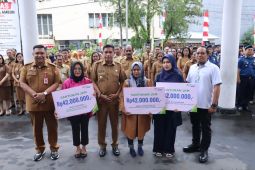 Ahli waris tiga  pekerja di Ambon terima santunan dari BPJAMSOSTEK