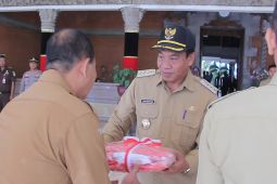 Pemkab Buleleng bagikan 5.800 bendera merah putih rayakan HUT ke-78 RI