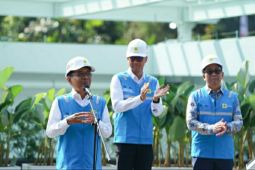 Pratikno resmikan Revitalisasi Kelistrikan PLN di Istana Kepresidenan