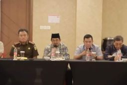 Bupati Tanjab Barat pimpin rapat lanjutan fasilitasi percepatan penanganan konflik antara tiga desa dengan PT. Bukit Kausar