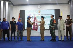 Pemkab HST laksanakan program Kemendagri "Pembagian 10 Juta Bendera"
