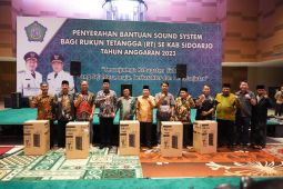 Gus Muhdlor salurkan bantuan "sound system" untuk 8.820 RT di Sidoarjo