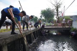 Wali Kota Pontianak gencarkan gotong royong bersihkan lingkungan