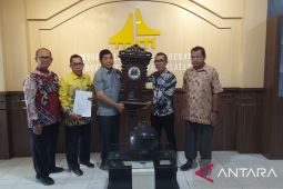 Karlie Hanafi hibahkan benda peninggalan bersejarah ke Museum Lambung Mangkurat