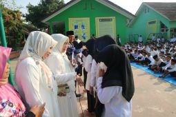 Peringati 10 Muharram siswa SMPN 18 bagikan santunan anak yatim