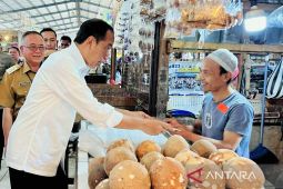Hoaks! Nomor WhatsApp mengatasnamakan Presiden Jokowi bagikan bansos Rp15 juta