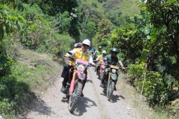 Jalan wisata Danau Toba lintas Tigaras dan Haranggaol diperbaiki
