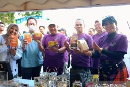 Bupati ajak pengunjung JFC borong produk unggulan UMKM Jember
