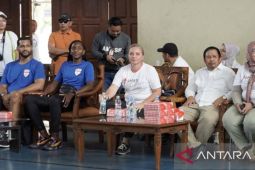 Mantan pemain NBA beri "coaching clinik"  pebasket junior Samarinda