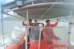 Basarnas cari anak hanyut di Pantai Pohe