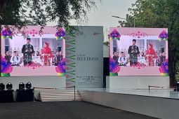 Presiden Jokowi dan Ibu Negara berbusana Betawi dalam "Istana Berkebaya"