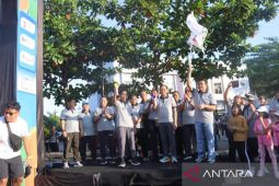 Pj Gubernur Suganda lepas peserta "Run Race 10K" HUT PT Timah