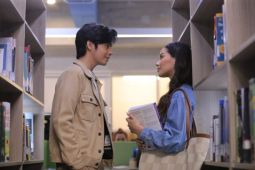 Kisah cinta remaja yang dibuat versi kekinian dalam film "Catatan Si Boy"