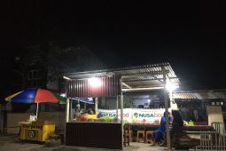 Penasaran dengan nasi kuning khas "kelapa goreng" ibu Mawar