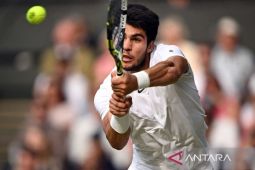 Unggulan teratas Alcaraz menang mudah pada pertandingan pembukanya di Miami Open