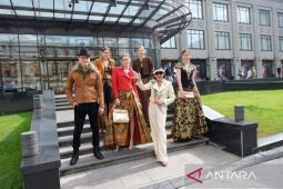 Poppy Dharsono kenalkan kulit Garut di Moscow Creative Week 2023