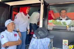 Pj. Gubernur Banten Layani Langsung WP dan Traktir Biaya PKB Salah Satu Warga
