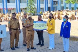 Pemerintah Manokwari berikan bantuan pendidikan kepada 166 mahasiswa