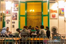 Ngopi di "Lodji Besar", kafe nuansa tempo dulu Kota Pahlawan