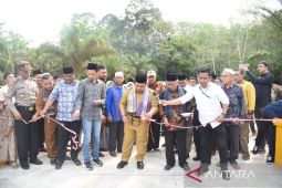 Bupati Tapsel apresiasi swadaya pengusaha bangun jembatan