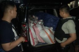 Polisi sita ribuan liter tuak diangkut mobil di Tasikmalaya